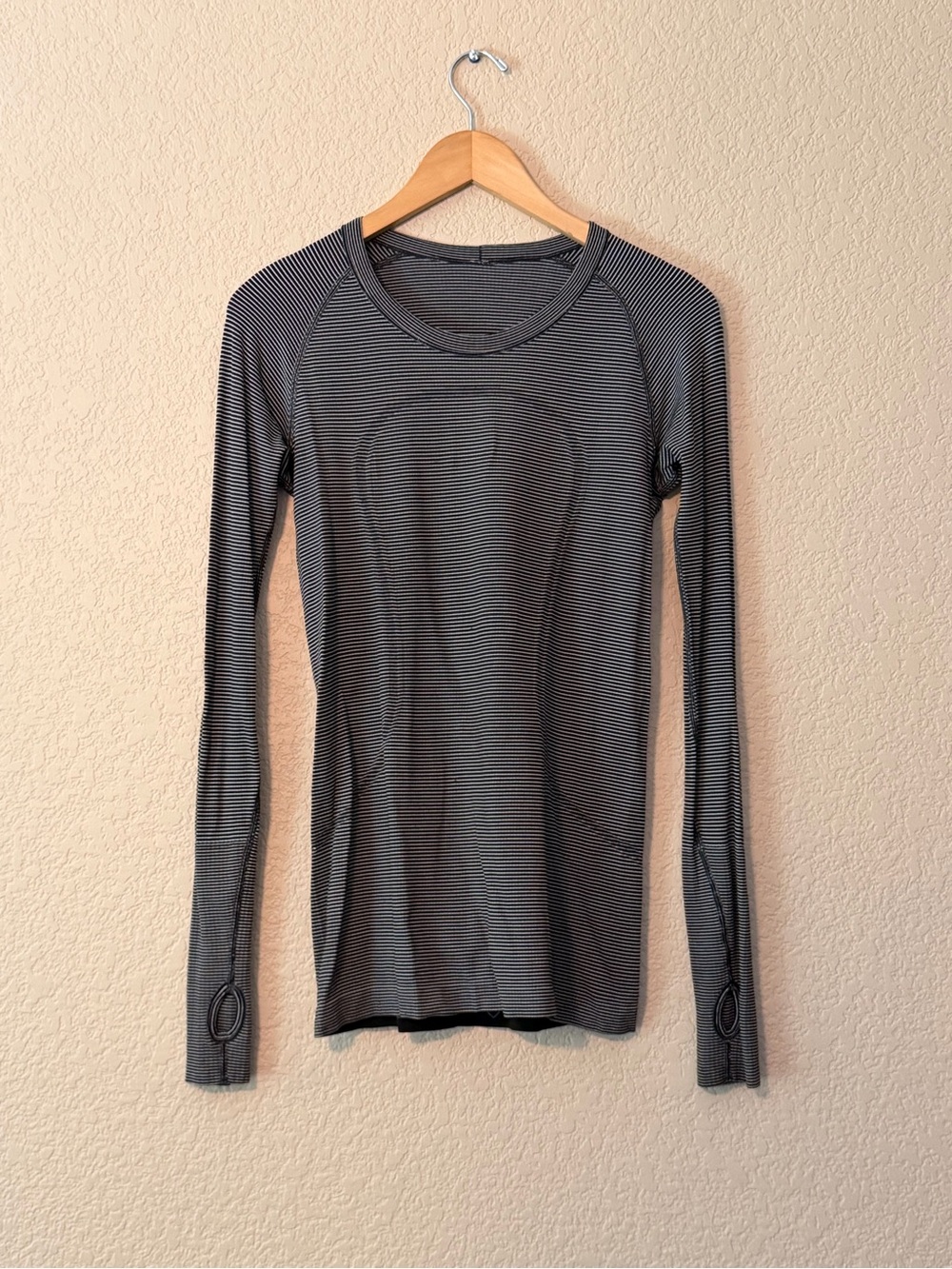 Lululemon Women’s Swiftly Tech Long Sleeve Striped Crew Neck Top, Sz 8